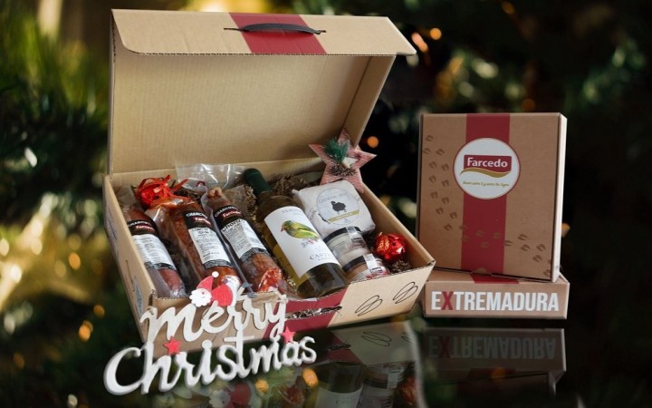 Regalos de empresa navideños que dejarán huella: Cestas de Ibéricos para regalar 